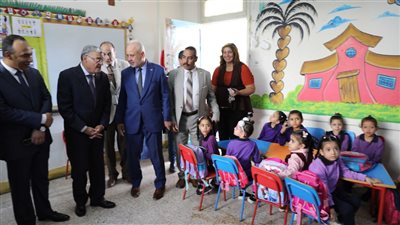 محافظ المنيا: الدولة المصرية تسعى دائما لتطوير منظومة التعليم