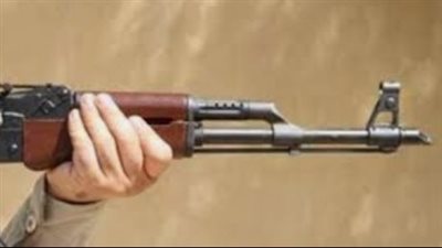 خلافات عائلية بين أبناء عمومة تنتهي بإصابة شاب بطلق ناري في قنا 