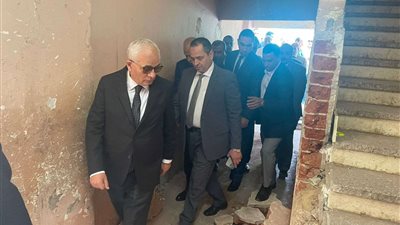 كلاكيت تاني مرة.. تفاصيل سقوط تلميذ من سلم المدرسة وإصابته بكسر بالجمجمة