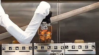 لأول مرة.. سلاسل مطاعم أمريكية تقدم وجباتها من خلال طاهي إلكتروني