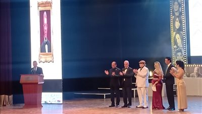  محيي إسماعيل يقتحم تكريم محمود حميدة في مهرجان الإسكندرية السينمائي.. صور