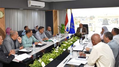 محافظ أسوان يتابع استقرار العملية التعليمية بالمدارس