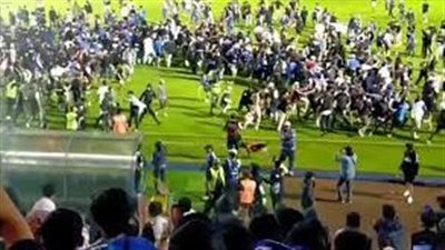 33 قاصرا بين قتلى حادث التدافع في ملعب كرة قدم بإندونيسيا