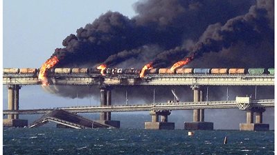 بالفيديو.. لحظة تفجير جسر القرم بروسيا