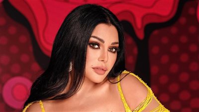 هيفاء وهبي بفستان قصير جرىء في أحدث ظهور (صور)