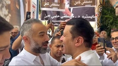 أحضان وقبلات بين المرشحين.. 3 مشاهد من اليوم الأول لـ«انتخابات المهن الموسيقية» (صور)