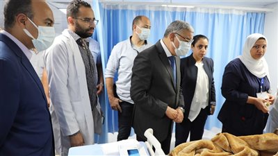 محافظ المنيا يتفقد حادث عزبة الجبرتي بالطريق الزراعي 