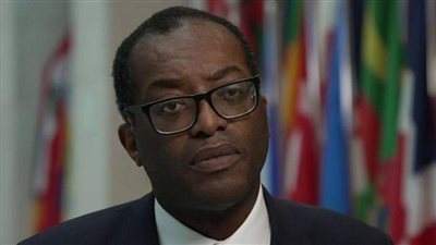 إقالة وزير المالية البريطاني من منصبه 