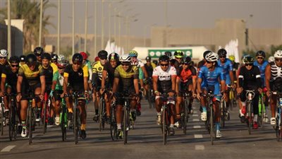 ٥٠٠ مشارك من ١٥ جنسية مختلفة يشاركون فى تحدي الجلالة للدرجات الهوائية 