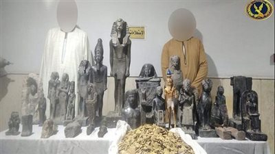 سقوط عصابة تهريب الآثار بـ27 تمثالًا فرعونيًا و20 كجم عملة معدنية بالفيوم