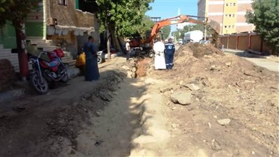 خطة مرورية بديلة أثناء تنفيذ مشروع الصرف الصحي بالشارع الرئيسي في إدفو