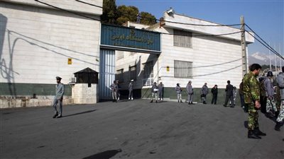 نشوب حريق وإطلاق نار داخل سجن إيفين بالعاصمة الإيرانية طهران