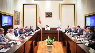 وزير الصحة يناقش الخطط التنفيذية لملفات العمل بقطاعات الوزارة للعام المقبل 2023
