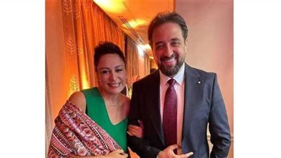 رغم تأكيدها الخبر.. أيمن رشوان يكذب منى عراقي وينفي زواجهما