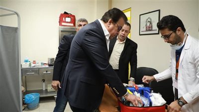 وزير الصحة يتفقد الحجر الصحي بمطار شرم الشيخ الدولي ويوجه بزيادة عدد البوابات الحرارية 