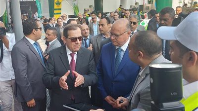 وزير البترول يعطى شارة البدء للخدمة  الرقمية DCS لعملاء الغاز المنزلي