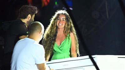 تامر حسني يرد على هدية هنا الزاهد (صورة)