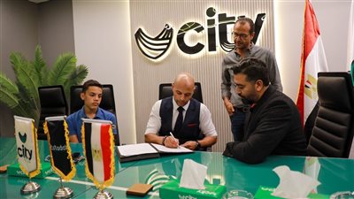 سيتي كلوب توقع بروتوكول تعاون مع بطل العالم في الكيك بوكسينج أبوستيت