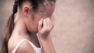 شتمتها وضربتها في المدرسة.. حكاية تعدي موظفة تطعيم على تلميذة ابتدائية