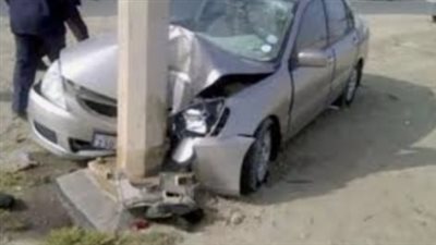 إصابة 4 في حادث تصادم سيارة بيجو بعمود إنارة بقنا