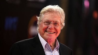 حسين فهمي رئيس مهرجان القاهرة لـ«النبأ»: لا أريد عريًا على السجادة الحمراء