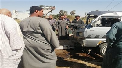 اللحظات الأولى في حادث مصرع وإصابة 6 أشخاص على طريق الموت بسوهاج|صور