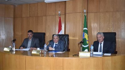 محافظ المنيا يعقد اجتماعا موسعا لمناقشة موقف مشروعات حياة كريمة 