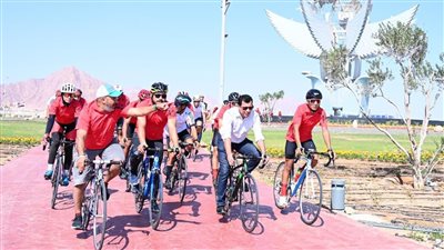 وزير الشباب والرياضة ومحافظ جنوب سيناء يستقبلان المشاركين في قمة المناخ بالدراجات الهوائية 