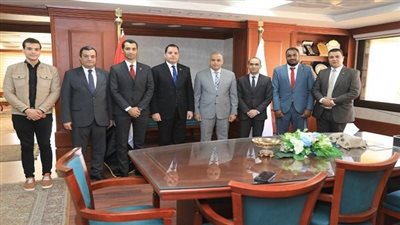 «الفقي» يناقش مع وفد تنسيقية شباب الأحزاب والسياسيين مشروعات حياة كريمة بسوهاج