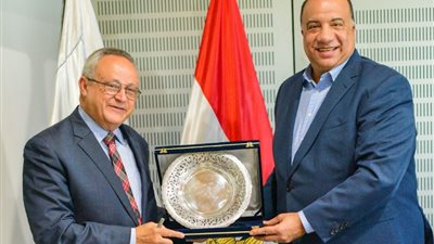 مدير مكتبة الإسكندرية يستقبل رئيس نادي الاتحاد لهذا السبب