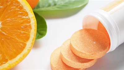 مع دخول الشتاء.. تحذير من تناول فيتامين C بهذه الطريقة