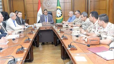 محافظ الدقهلية يعقد اجتماعا لمتابعة تنفيذ الأعمال المتبقية بحياة كريمة في شريين