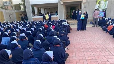 الزي الرسمي.. أول رد من التعليم بشأن ارتداء طالبات الإسدال داخل المدرسة