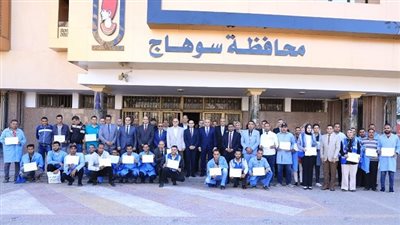 كواليس حفل تخريج الدفعة الأولى في المبادرة الوطنية لتطوير الصناعة المصرية بسوهاج