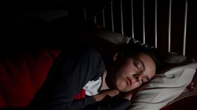 العلماء يكشفون سر مذهل عن موسيقى النوم