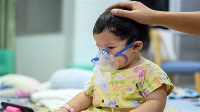 أستاذ صدرية: الفيروس المخلوي يصيب الأطفال بكثرة ويصاحبه ارتفاع في الحرارة