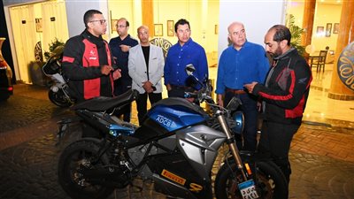 وزير الشباب والرياضة يستقبل المغامر علي عبده في ختام رحلته بشرم الشيخ