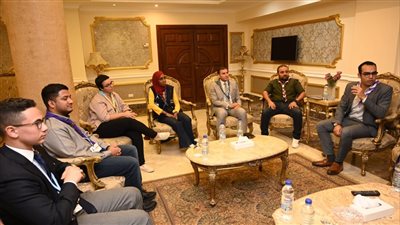 وزير الشباب والرياضة يلتقي مديرة الشراكات بالمنظمة العالمية للحركة الكشفية