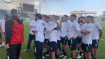 ميكالي يحاضر لاعبي المنتخب الأولمبى قبل المران الثاني