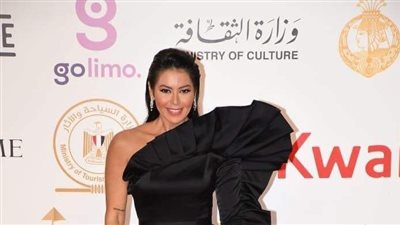 إلهام شاهين ولقاء الخميسي.. نجمات الفن يتألقن بالأسود في «القاهرة السينمائي» (صور)