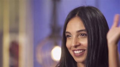 سلمى أبو ضيف بإطلالة غريبة جدًا في افتتاح «القاهرة السينمائي» (صور)