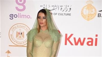 فساتين مكشوفة وشفافة.. 5 نجمات خالفن «الدريس كود» في «القاهرة السينمائي» (صور)
