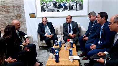 وزير التجارة يبحث خطط شركة تتراباك لزيادة استثمارتها في مصر