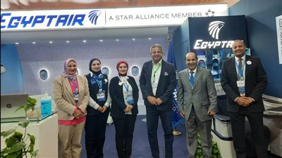إقبال المشاركين على جناح مصر للطيران في المنطقة الخضراء والمنطقة الزرقاء بمؤتمر COP27