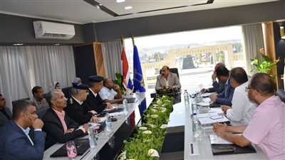 تطوير موقف كركر الدولى البرى ومنع تحميل البضائع فى حافلات الركاب 