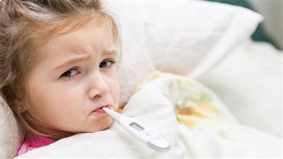 علاجات منزلية للسيطرة على ارتفاع درجات الحرارة عند الأطفال