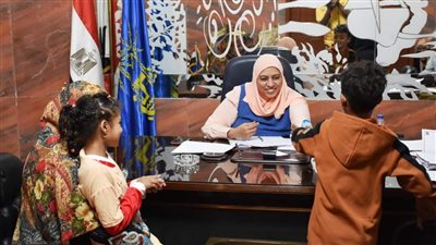 نائب محافظ أسوان تساند عروسين شقيقتين بعد احتراق جهازهما بالكامل