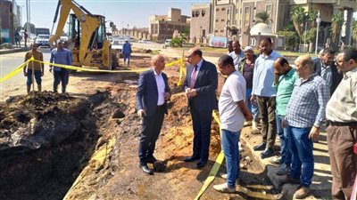 محافظ أسوان يطمئن على ضخ مياه الشرب أمام ملاهى بكار