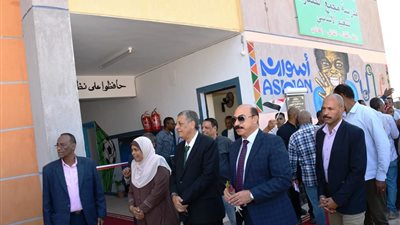 محافظ أسوان يفتتح مدرسة مجمع الكسارة