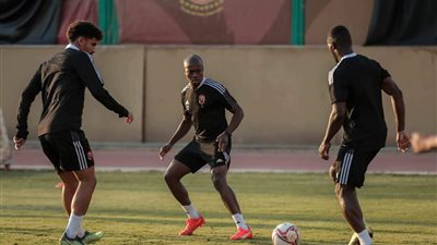 تدريبات بدنية وفنية وتقسيمة بمشاركة جميع لاعبي الأهلي